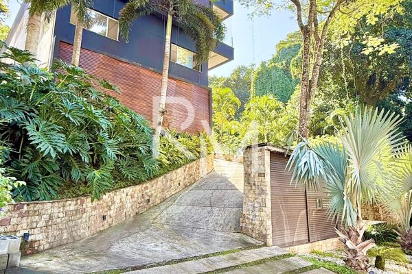 Entrada garagem