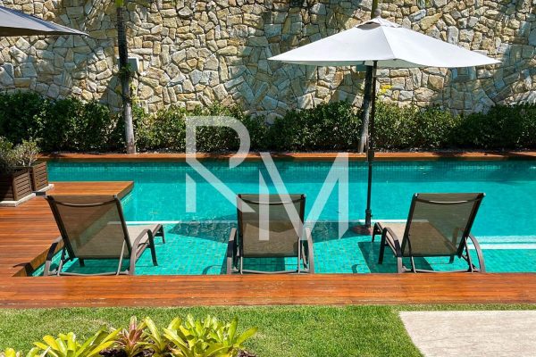 Piscina com raia