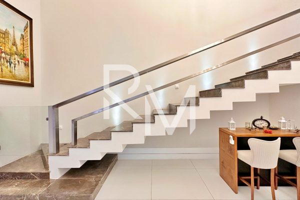 Acesso ao segundo pavimento