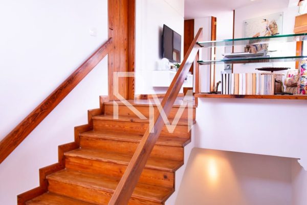 Acesso ao segundo pavimento